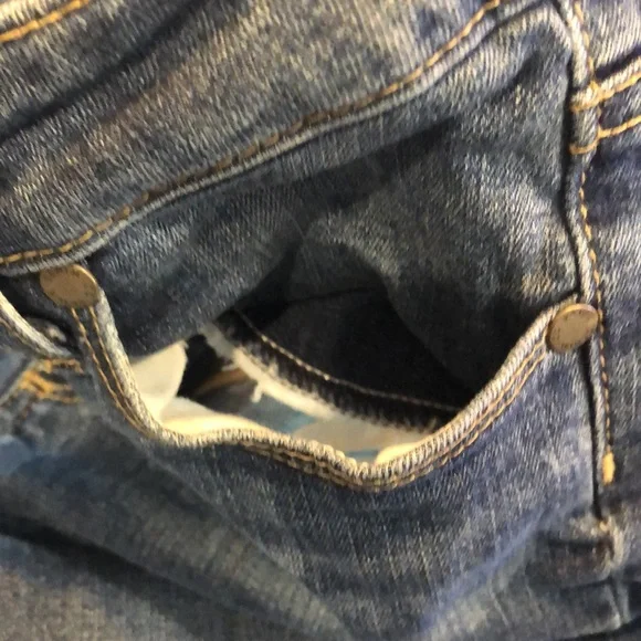 Paige Cropped Jeans - Picture 9 of 10